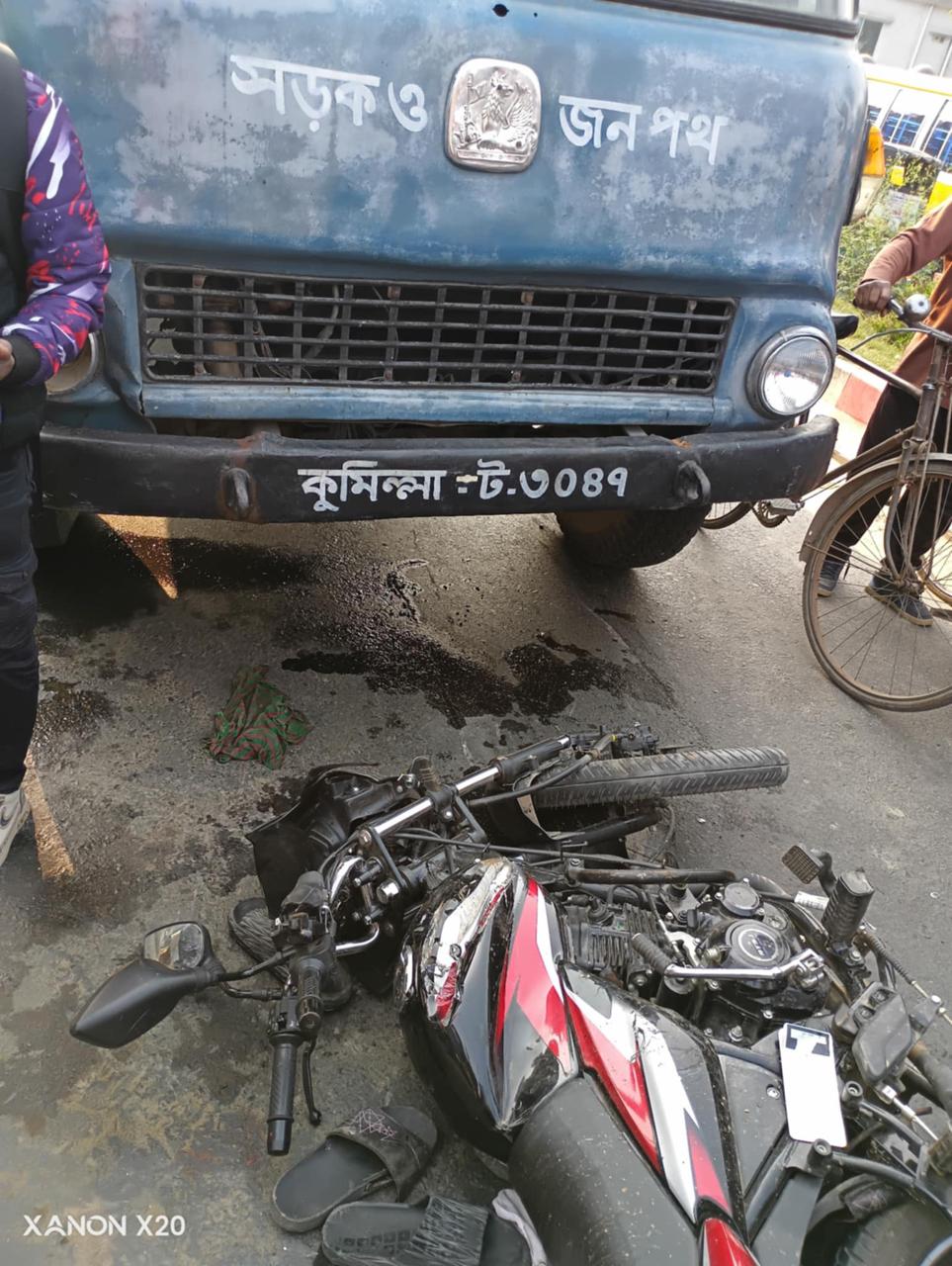 সড়ক দুর্ঘটনায় কুষ্টিয়া বিআরবি ক্যাবলের সামনে ১ জন নিহত অপরজন আহত।