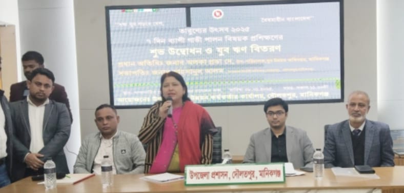 দৌলতপুরে ৭ দিন ব্যাপী গাভী পালন বিষয়ক প্রশিক্ষণের উদ্বোধন ও যুব ঋণের  চেক বিতরণ