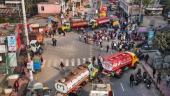 শ্রমিকদের কর্মবিরতি, খুলনাসহ ১৬ জেলায় জ্বালানি তেল সরবরাহ বন্ধ