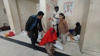 কসবায় শীতার্তদের মাঝে কম্বল বিতরন করেছেন উপজেলা প্রেসক্লাব সভাপতি সাংবাদিক ঢালী।