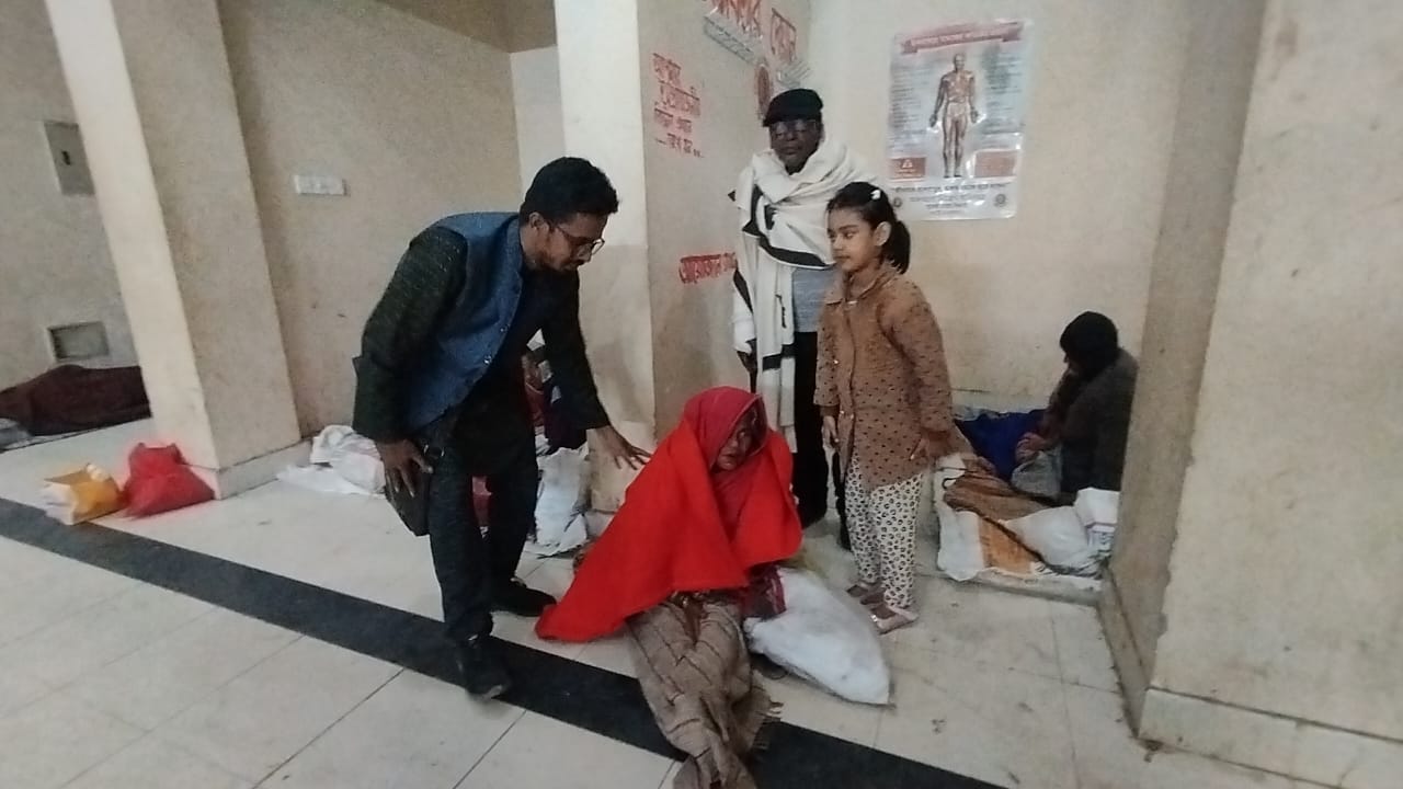কসবায় শীতার্তদের মাঝে কম্বল বিতরন করেছেন উপজেলা প্রেসক্লাব সভাপতি সাংবাদিক ঢালী।