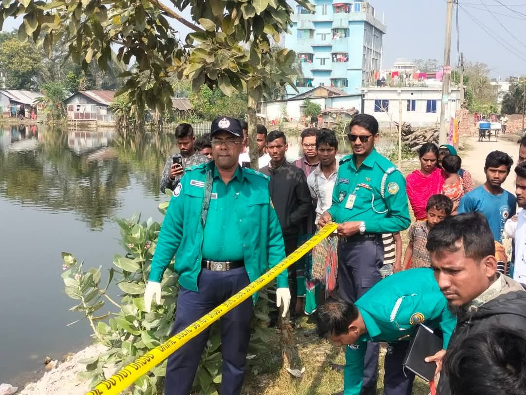 বরিশালে পুকুর থেকে  কাটা হাত-পাসহ মানুষের শরীরের টুকরো উদ্ধার