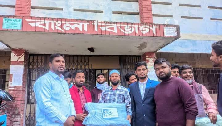 ছাত্রশিবিরের উদ্যোগে গাইবান্ধা সরকারি কলেজে শীতবস্ত্র বিতরণ।
