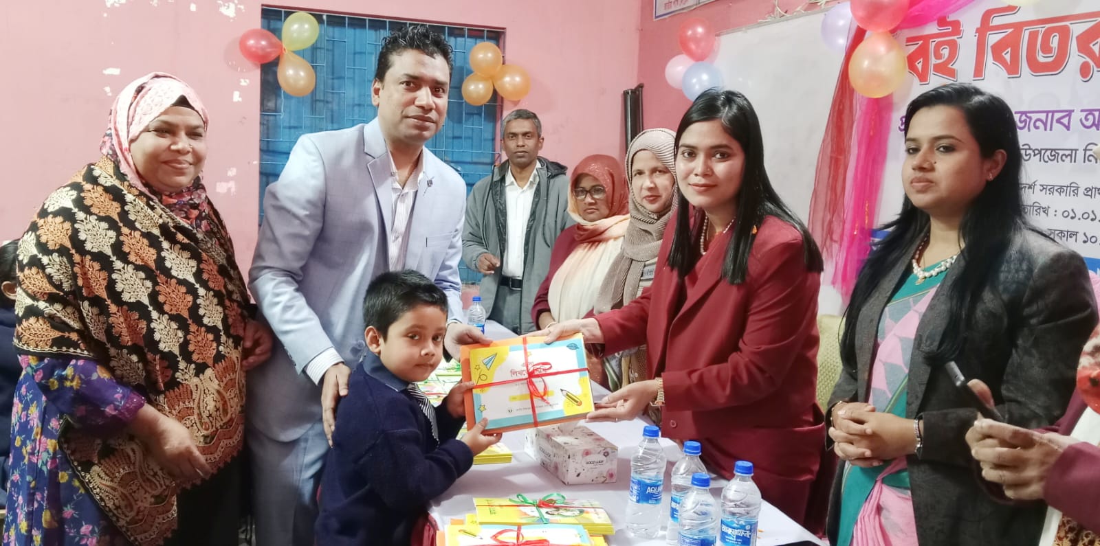 ঘিওরে শিক্ষার্থীদের মাঝে বিনামূল্যে বই বিতরণ