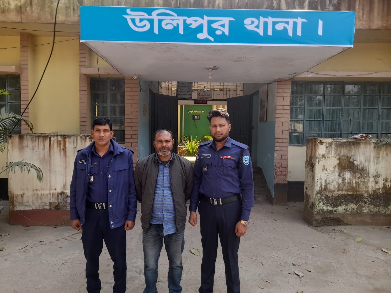 কুড়িগ্রাম উলিপুরে আওয়ামীলীগ নেতা নাজমুল হুদা (রানু) গ্রেফতার