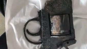 হিজলায় পরিত্যক্ত অবস্থায় অস্ত্র উদ্ধার।