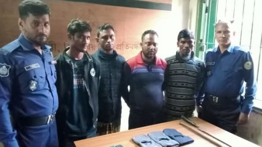 বরগুনায় ডাকাতি প্রস্তুতিকালে চার ডাকাত আটক।