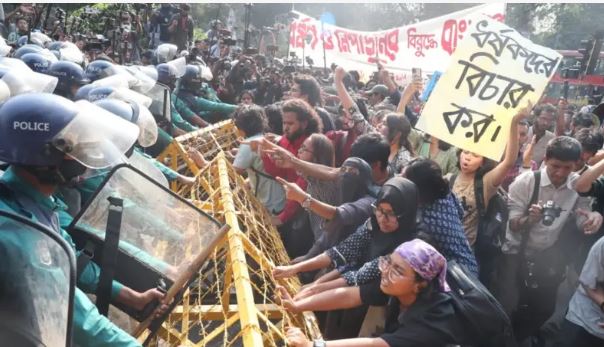 উপদেষ্টার পদত্যাগের দাবিতে স্বরাষ্ট্র মন্ত্রণালয় অভিমুখে গণপদযাত্রা, পুলিশের বাধা