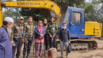 চান্দিনায় উপজেলা প্রশাসনের অভিযানে ২ অবৈধ ভেকুর যন্ত্রাংশ জব্দ,১ লক্ষ  টাকা জরিমানা