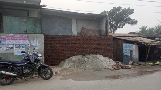 দহাকুলা যুব সংঘের পাকা ঘর ভেঙে গুড়িয়ে দিয়ে জবরদ খলের অভিযোগ 
