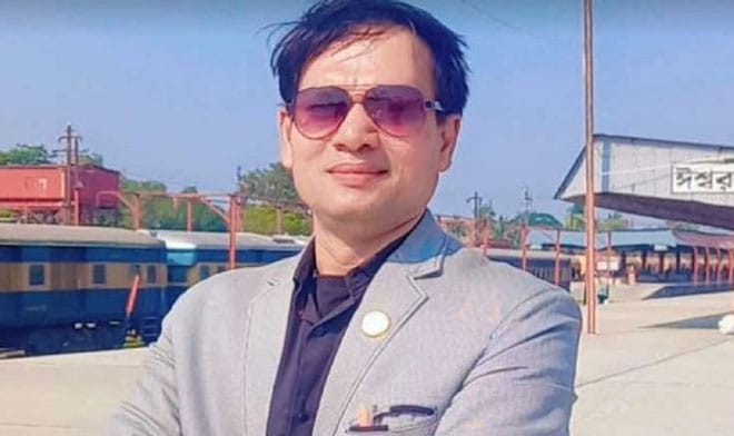 চাঁপাইনবাবগঞ্জে শিক্ষকের আপত্তিকর ভিডিও ভাইরাল, ধর্ষণের অভিযোগ ছাত্রীর