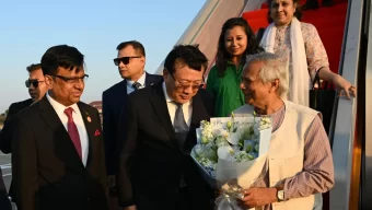চীনে পৌঁছেছেন প্রধান উপদেষ্টা ড. ইউনূস