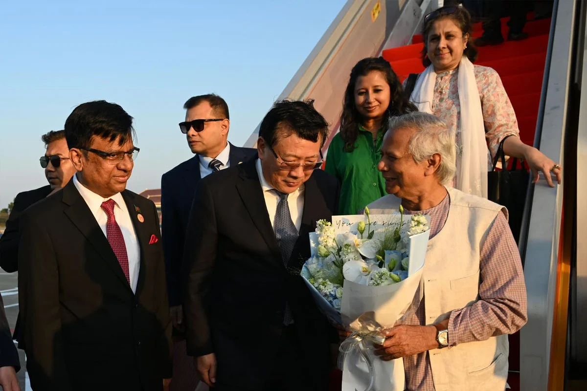 চীনে পৌঁছেছেন প্রধান উপদেষ্টা ড. ইউনূস