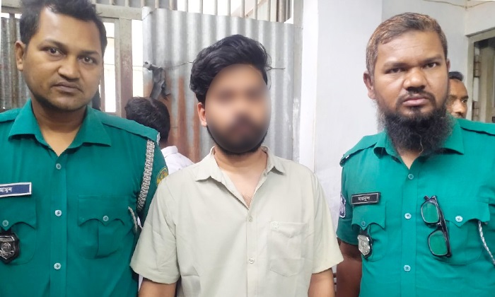 রাজশাহীতে নারীর সঙ্গে প্রতারণা, নগদ টাকাসহ ৬৫ ভরি স্বর্ণ চুরির অভিযোগে যুবক গ্রেপ্তার”