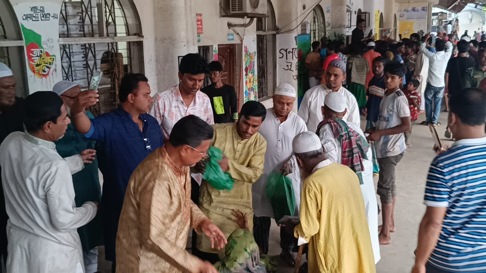 আখাউড়ায় ছিন্নমূলদের ইফতার করালো বিএনপি”