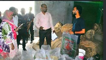পাইকগাছার কপিলমুনিতে চালে প্লাস্টিকের বস্তা ব্যবহারে ১০ হাজার টাকা জরিমানা”