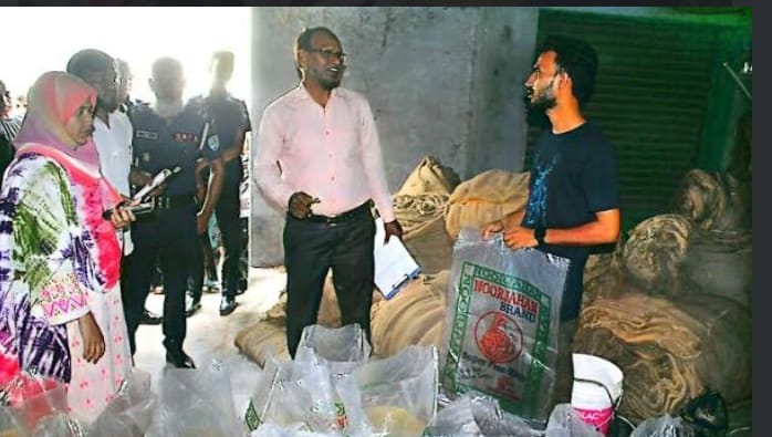 পাইকগাছার কপিলমুনিতে চালে প্লাস্টিকের বস্তা ব্যবহারে ১০ হাজার টাকা জরিমানা”