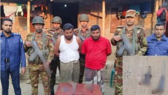 আওয়ামী লীগ নেতার বাড়িতে হামলার অভিযোগে অস্ত্রসহ দুই বিএনপি নেতা আটক