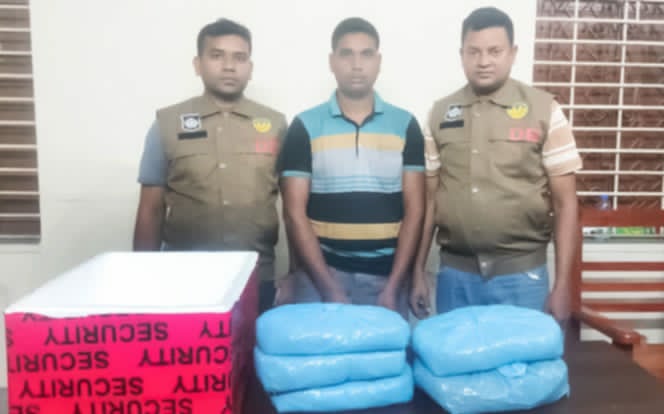 আরএমপি’র ডিবি’র অভিযানে গ্রেপ্তার, ১
