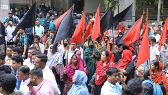 শ্রমিকদের কেন সবসময় বকেয়া মজুরির জন্য রাস্তায় নামতে হয়?