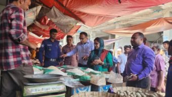 জামালপুর সদর উপজেলার প্রশাসন রমজানে দ্রব্যমূল্য সহনীয় পর্যায়ে মোবাইল কোর্ট পরিচালনা করেন-