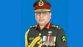 সেন্ট্রাল আফ্রিকান রিপাবলিকে শান্তিরক্ষা মিশন এলাকা পরিদর্শনে গেলেন সেনাপ্রধান