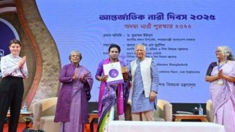 অদম্য নারী পুরস্কার পেলেন রাজশাহীর হিজড়া মোহনা”