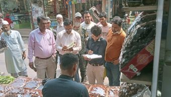 জাত ও মূল্য লেখা না থাকায় ব্রাহ্মণবাড়িয়ায় চার খেজুর ব্যবসায়িকে জরিমানা”