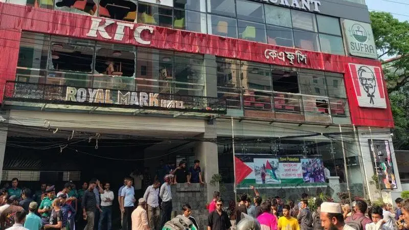 প্রতিবাদের নামে ব্যবসা প্রতিষ্ঠানে হামলা- লুটপাট, পরিস্থিতি এমন পর্যায়ে পৌঁছালো কীভাবে?