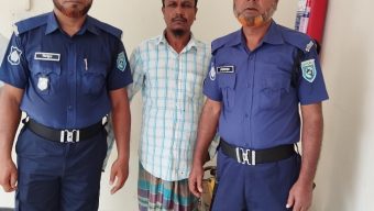 রানীশংকৈল মাদক ব্যবসায়ীকে ভ্রাম্যমাণ আদালতে জেল ও জরিমানা।