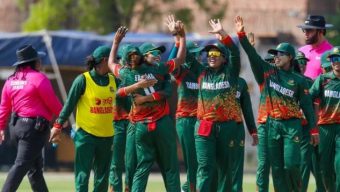 টস হেরে বোলিংয়ে বাংলাদেশের মেয়েরা