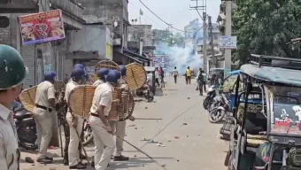 পশ্চিমবঙ্গে ওয়াকফ আইন নিয়ে বিক্ষোভে সহিংসতা, ইন্টারনেট বন্ধ