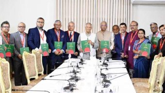 প্রধান উপদেষ্টার কাছে খসড়া প্রতিবেদন জমা দিল শ্রম সংস্কার কমিশন