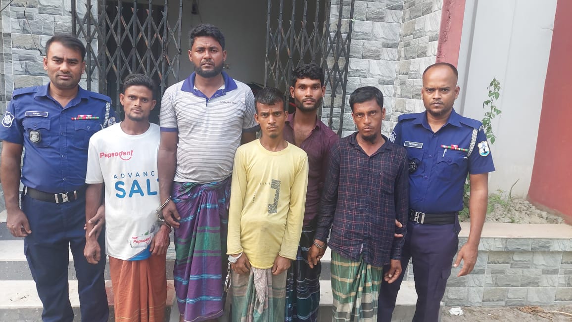 নীলকমল নৌ পুলিশের অভয়াশ্রম অভিযানে আটক-৫