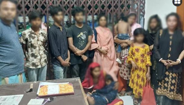 সুন্দবন সংলগ্ন সীমান্ত দিয়ে ‘ভারতে পাচারের’ সময় নারী-শিশুসহ আটক ১২
