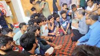 শিক্ষা উপদেষ্টার অনুরোধ না মেনে অনশনে অনড় কুয়েট শিক্ষার্থীরা