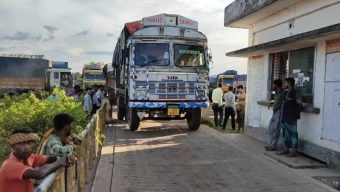 ৮ দিন বন্ধ থাকার পর আখাউড়া স্থলবন্দরে কর্মচাঞ্চল্য শুরু