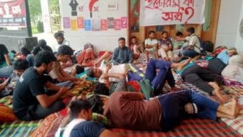 কুয়েটে ভিসির অপসারণের দাবিতে শিক্ষার্থীদের আমরণ অনশনের ১৮ ঘণ্টা