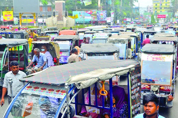 বিদ্যুৎ গিলে খাচ্ছে অবৈধ অটোরিকশা