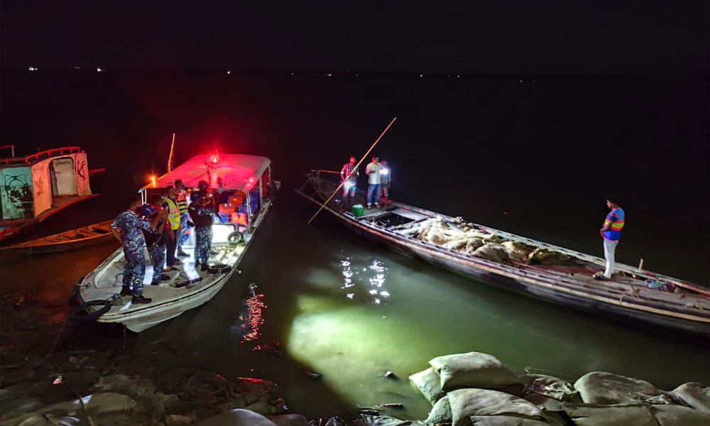 জাটকা সংরক্ষণ অভিযানে জেলেদের হামলা, পুলিশের গুলি