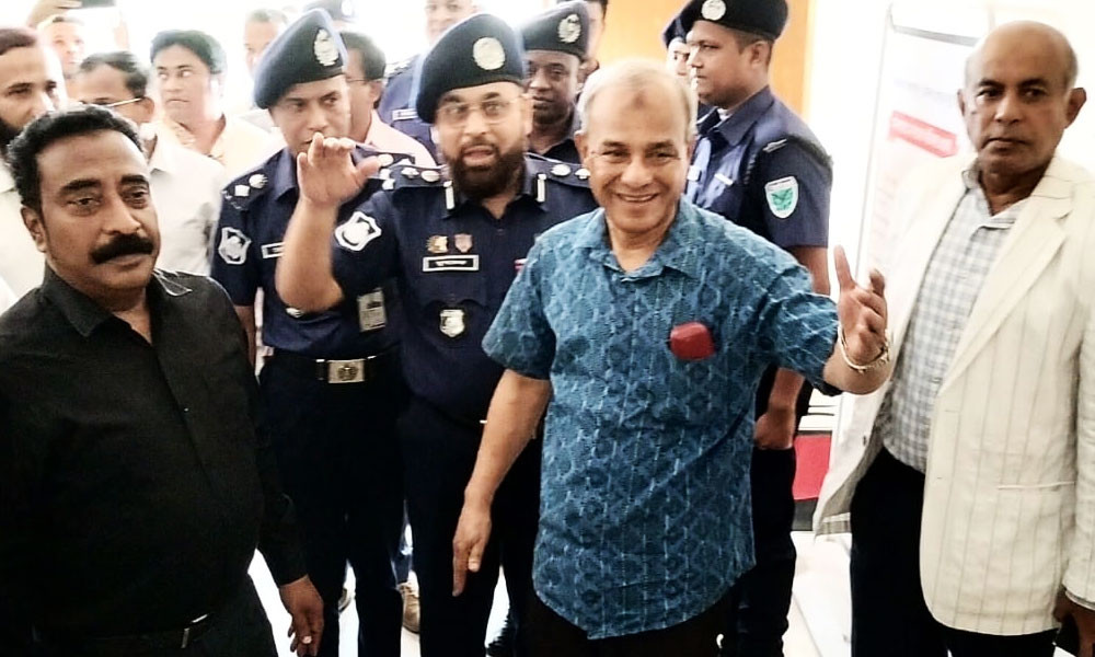 সাধারণ মানুষ চায় এই সরকার আরো ৫ বছর থাকুক : স্বরাষ্ট্র উপদেষ্টা