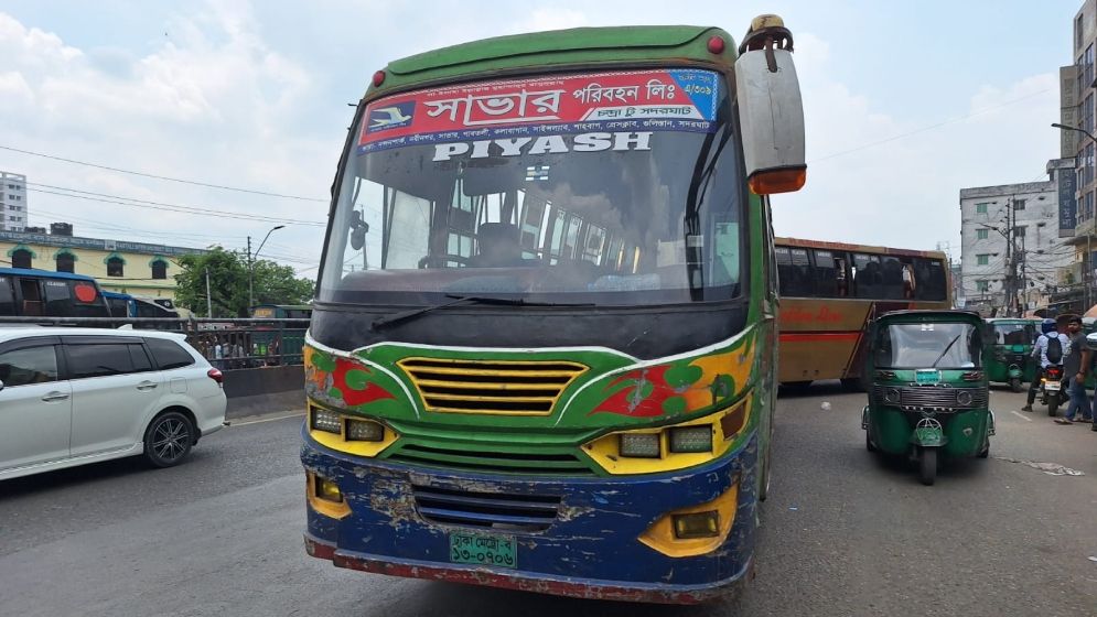 সাভারে দুটি চলন্ত বাসে ডাকাতি
