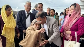 আজ ঢাকায় আসছেন খালেদা জিয়া”