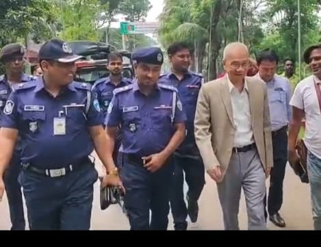 পাহাড়ের পরিস্থিতি প্রশ্নে  ‘চুপ রইলেন’ সন্তু লারমা”