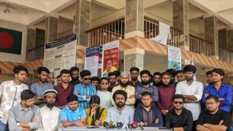 ববি উপাচার্যের অপসারণ না হলে দক্ষিণাঞ্চলকে বিচ্ছিন্ন করার হুশিয়ারি আন্দোলনরতদের”