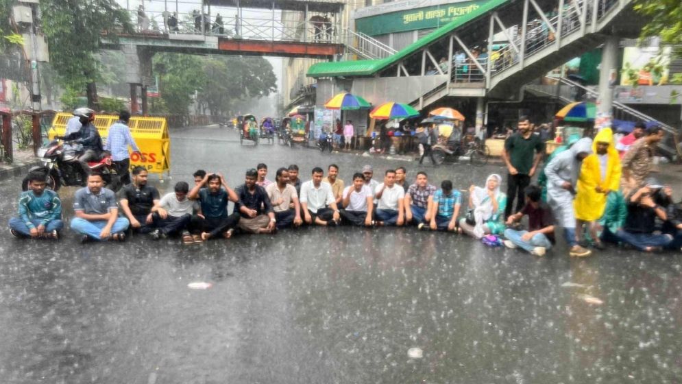 সাম্য হত্যার বিচার দাবিতে ছাত্রদলের শাহবাগ অবরোধ, তীব্র যানজট”