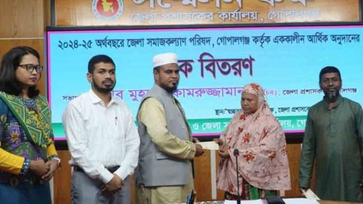 গোপালগঞ্জে চিকিৎসা খরচ পেল আর্থিকভাবে অসচ্ছল ৭২ জন