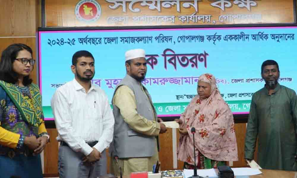 গোপালগঞ্জে চিকিৎসা খরচ পেল আর্থিকভাবে অসচ্ছল ৭২ জন