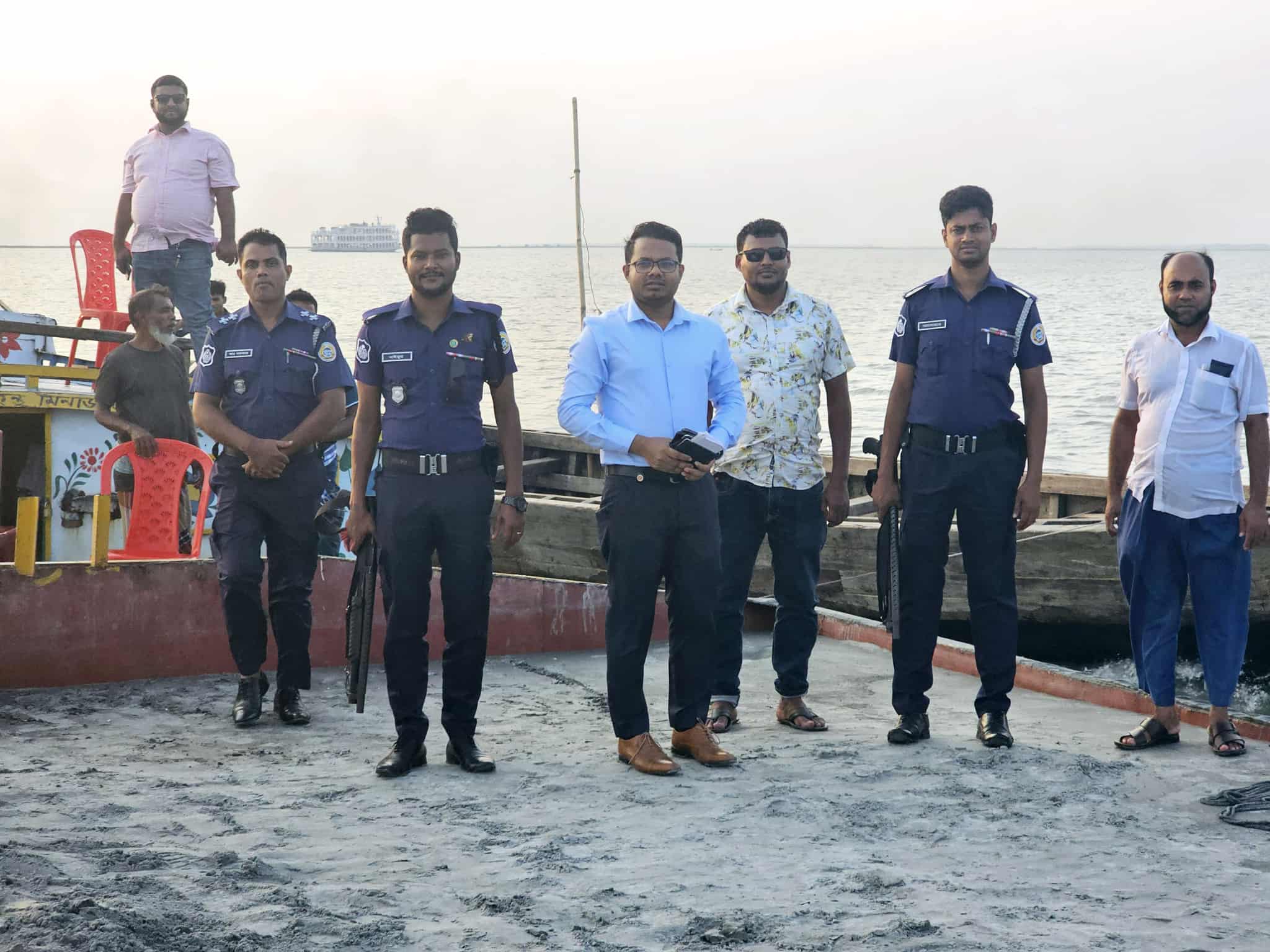 বোরহানউদ্দিন তেতুলিয়া নদীতে বলগেট আটক ও জরিমান আদায়