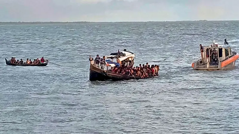 নাফ নদ থেকে চার জেলেকে ধরে নিয়ে গেছে আরাকান আর্মি